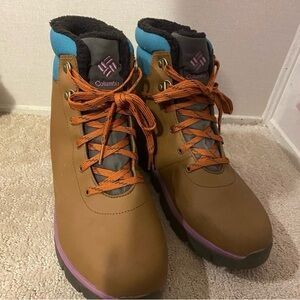 Columbia Women's Tan and Teal Winter Boots